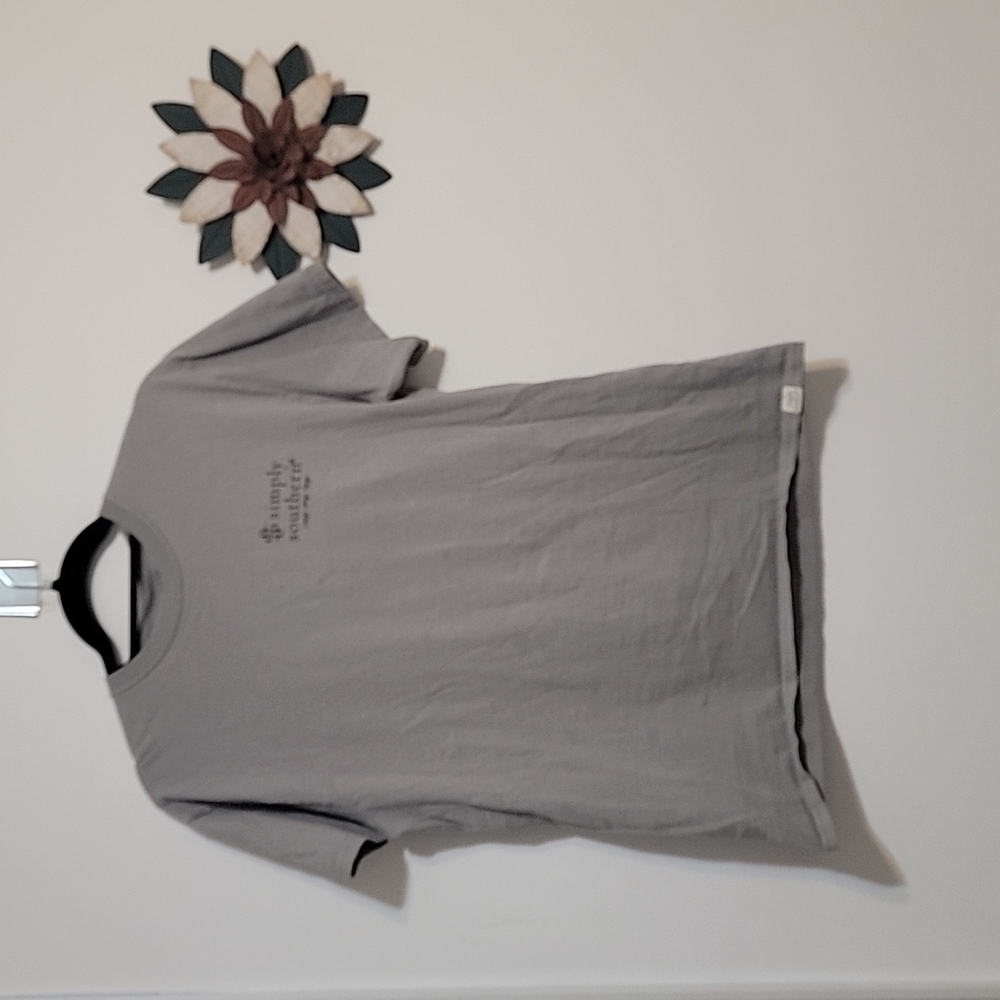 WOMENS SIMPLY SOUTHERN T-SHIRT COLOR GREY SHORT SLEEVES SIZE M LOGO